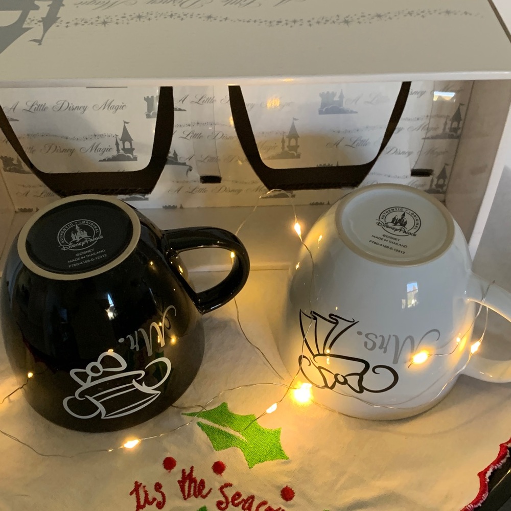 Disney Black and White Mr. and Mrs. Mugs NWT Large holds 16 oz each - Picture 11 of 16